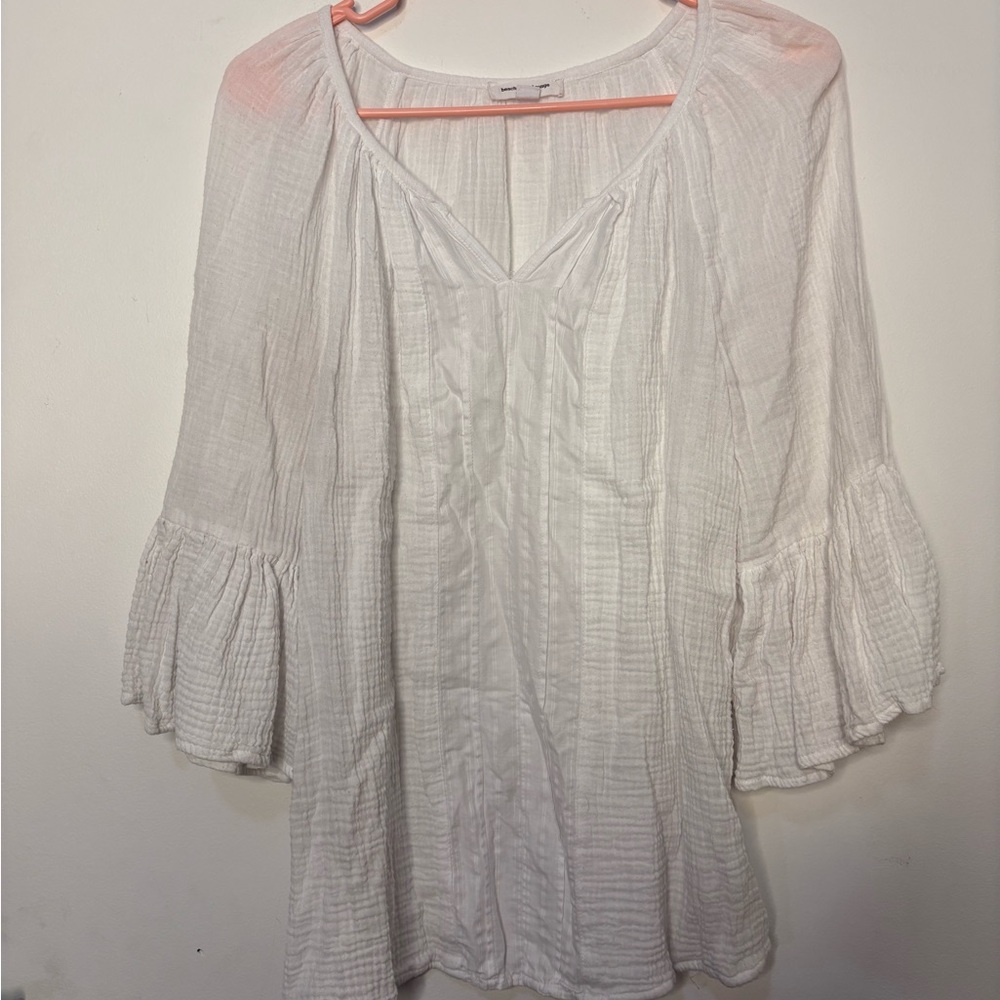 beachlunchlounge Cream Blouse with Ruffled 3/4 Sleeves and V-Neckline